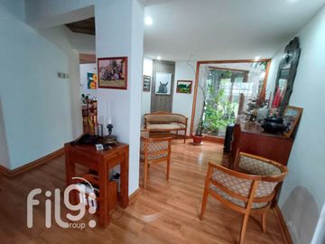 VENDO GRAN CASA COMUNA LA REINA