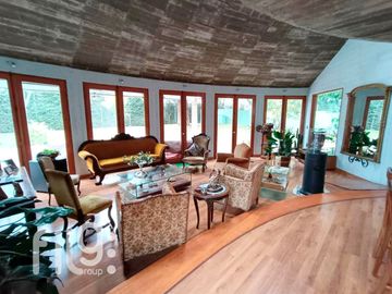 VENDO GRAN CASA COMUNA LA REINA