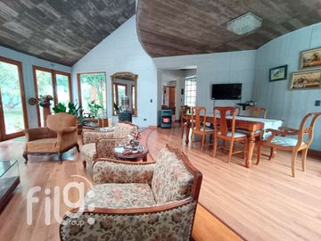 VENDO GRAN CASA COMUNA LA REINA