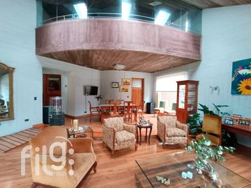VENDO GRAN CASA COMUNA LA REINA