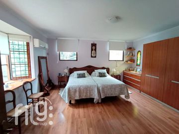 VENDO GRAN CASA COMUNA LA REINA