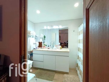VENDO GRAN CASA COMUNA LA REINA