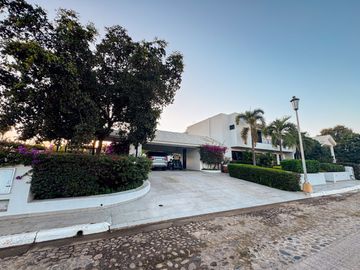 Lujosa Residencia en el Campo de Golf de El Cid, Mazatlán