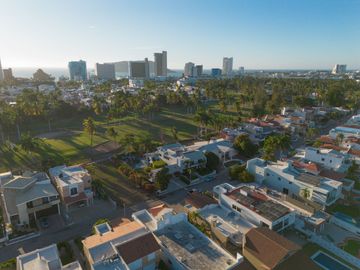Lujosa Residencia en el Campo de Golf de El Cid, Mazatlán
