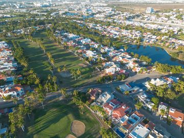 Lujosa Residencia en el Campo de Golf de El Cid, Mazatlán