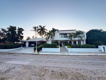 Lujosa Residencia en el Campo de Golf de El Cid, Mazatlán
