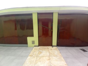 LINDA CASA DE 3 PISOS CON 7 DORMITORIOS, 03 COCHERAS, URB. MANGOMARCA SJL
