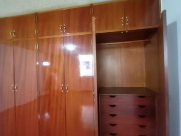 LINDA CASA DE 3 PISOS CON 7 DORMITORIOS, 03 COCHERAS, URB. MANGOMARCA SJL