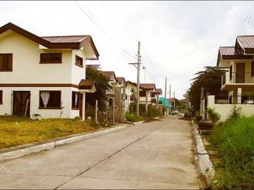 𝐏𝐑𝐎𝐏𝐄𝐑𝐓𝐘 𝐅𝐎𝐑 𝐒𝐀𝐋𝐄  𝐢𝐧 Golden River Village, Brgy. Taculing, Bacolod City, Negros Occidental