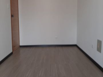 CONOCOTO, cómoda casa a estrenar, de 2 departamentos, total 5 dormitorios, 2 estacionamientos