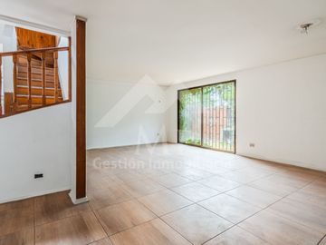 A Pasos Estadio Croata. 3 Dorm, 2 Baños, Servicios.