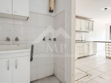 A Pasos Estadio Croata. 3 Dorm, 2 Baños, Servicios.