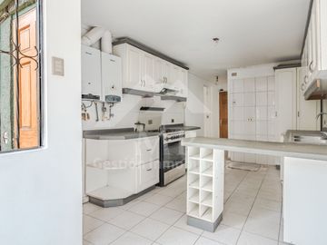 A Pasos Estadio Croata. 3 Dorm, 2 Baños, Servicios.