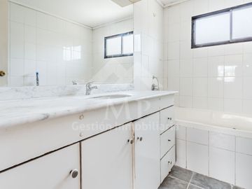 A Pasos Estadio Croata. 3 Dorm, 2 Baños, Servicios.