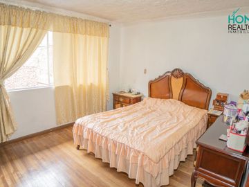 HERMOSA CASA CON EXTENSA AREA VERDE