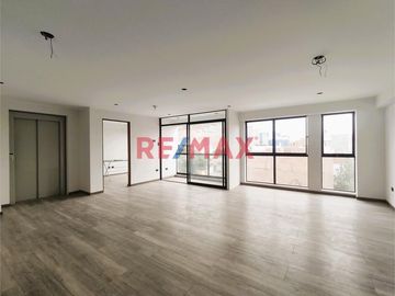 VENTA DE DEPARTAMENTO MODERNO DE ESTRENO EN SURCO + ESTACIONAMIENTO