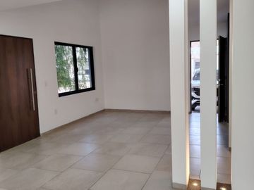 ESPACIOSA Y HERMOSA CASA EN VENTA EN FRACIONAMIENTO TABACHINES.