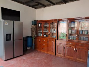 CASA EN VENTA CON ARBOLES FRUTALES Y CANCHON