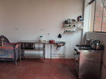 CASA EN VENTA CON ARBOLES FRUTALES Y CANCHON