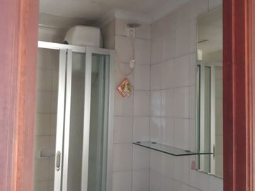 Sewa Apartemen 2 Bedroom Furnished di Royal Mediterania Garden, Central Park Jakarta Barat