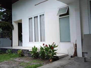 Rumah di Ketintang Siap Huni Homy Dekat Masjid Lokasi Strategis