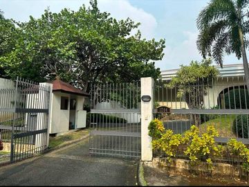 For SALE  Elegant house in Dasma Village Makati