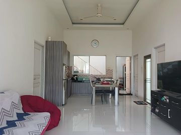 Rumah Murah di Ketintang 243 m2 Hanya 2,5 M Dekat Royal Plaza