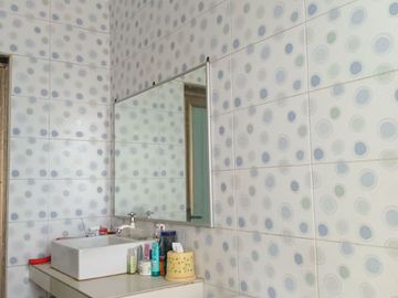 Rumah Murah di Ketintang 243 m2 Hanya 2,5 M Dekat Royal Plaza