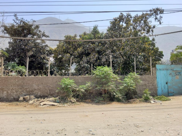 Vendo Terreno con Ubicacion Privilegiada en Chaclacayo en Plena Carretera