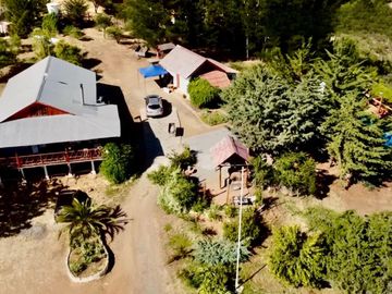 Venta de Amplio Terreno con Casa Amoblada en Chacayes, Machalí. Región de O’Higgins.