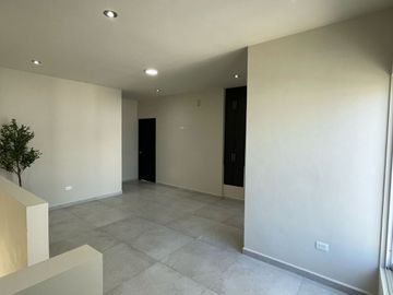 RESIDENCIAL EQUIPADA CON IMPRESIONANTES VISTAS A LAS MONTAÑAS