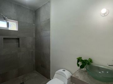 RESIDENCIAL EQUIPADA CON IMPRESIONANTES VISTAS A LAS MONTAÑAS