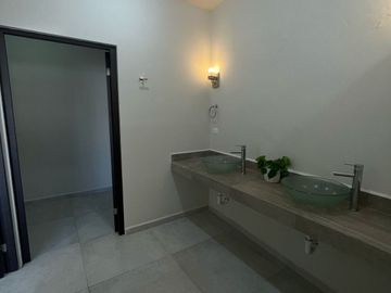 RESIDENCIAL EQUIPADA CON IMPRESIONANTES VISTAS A LAS MONTAÑAS