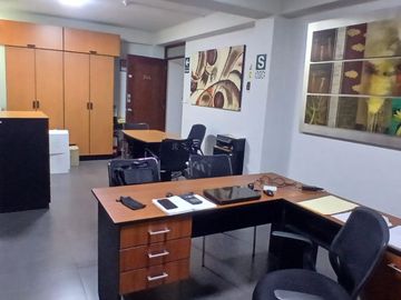 ALQUILO EXCELENTE OFICINA A UN PASO DEL MOLINA PLAZA