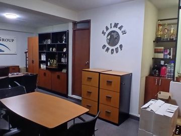 ALQUILO EXCELENTE OFICINA A UN PASO DEL MOLINA PLAZA