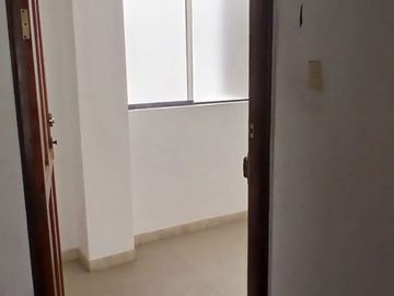 ALQUILO EXCELENE OFICINA EN EL REMANZO , RAUL FERRERO MOLINA PLAZA
