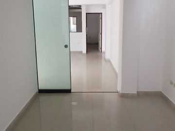 ALQUILO EXCELENE OFICINA EN EL REMANZO , RAUL FERRERO MOLINA PLAZA