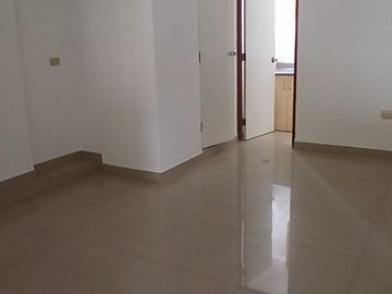 ALQUILO EXCELENE OFICINA EN EL REMANZO , RAUL FERRERO MOLINA PLAZA