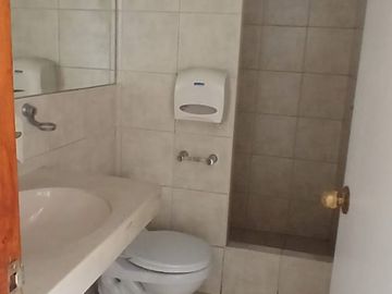 ALQUILO EXCELENE OFICINA EN EL REMANZO , RAUL FERRERO MOLINA PLAZA