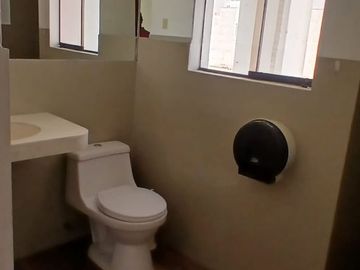 ALQUILO EXCELENE OFICINA EN EL REMANZO , RAUL FERRERO MOLINA PLAZA