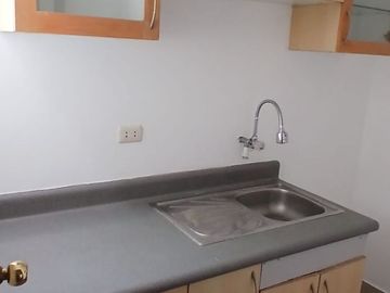 ALQUILO EXCELENE OFICINA EN EL REMANZO , RAUL FERRERO MOLINA PLAZA
