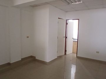 ALQUILO EXCELENE OFICINA EN EL REMANZO , RAUL FERRERO MOLINA PLAZA