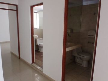 ALQUILO EXCELENE OFICINA EN EL REMANZO , RAUL FERRERO MOLINA PLAZA