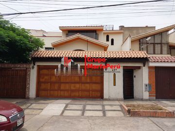 VENTA CASA DE 3 PISOS EN SURCO