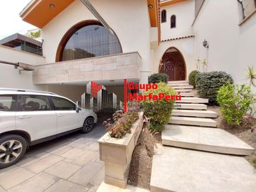VENTA CASA DE 3 PISOS EN SURCO