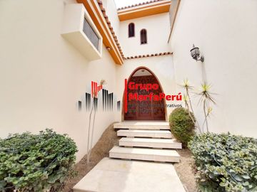 VENTA CASA DE 3 PISOS EN SURCO