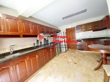 VENTA CASA DE 3 PISOS EN SURCO