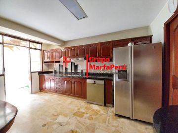 VENTA CASA DE 3 PISOS EN SURCO