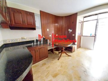 VENTA CASA DE 3 PISOS EN SURCO