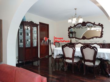 VENTA CASA DE 3 PISOS EN SURCO